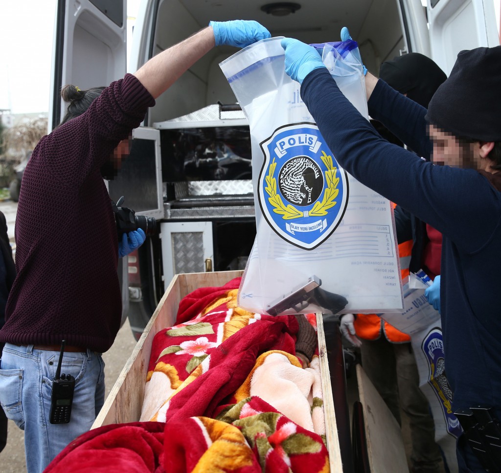 Teröristleri belediyeye ait araçla çatışma bölgesinden kaçırmaya çalıştılar