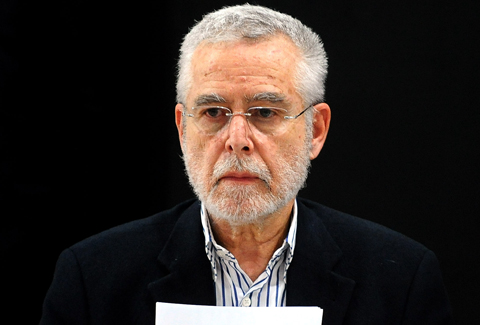 IZMIR KUCUK MILLET MECLISI TARAFINDAN TURKAN SAYLAN KULTUR MERKEZI'NDE AKIL INSANLAR EGE BOLGESI HEYETI UYESI PROF. DR. BASKIN ORAN'IN KONUSMACI OLARAK KATILDIGI, 'COZUM SURECI OZEL TOPLANTISI' DUZENLENDI. (ANADOLU AJANSI - ERCIN TOP) (20130412)